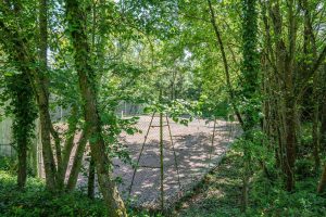 chateau à louer avec terrain de tennis